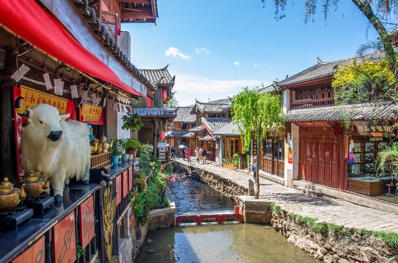 Hoàng Quả Thụ - Quý Dương                        Số bữa ăn: 03 bữa (Sáng / Trưa/ Tối)  